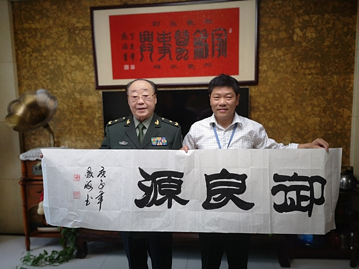 楊子良董事長(zhǎng)會(huì)見(jiàn)河南軍區(qū)司令員楊鳳海將軍合影留念