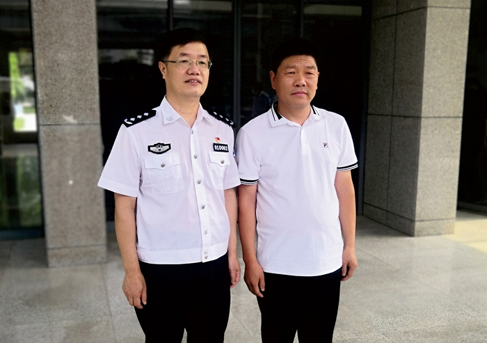 公安部鐵道警察學(xué)院院長(zhǎng)管曙光會(huì)見(jiàn)楊子良董事長(zhǎng)合影留念